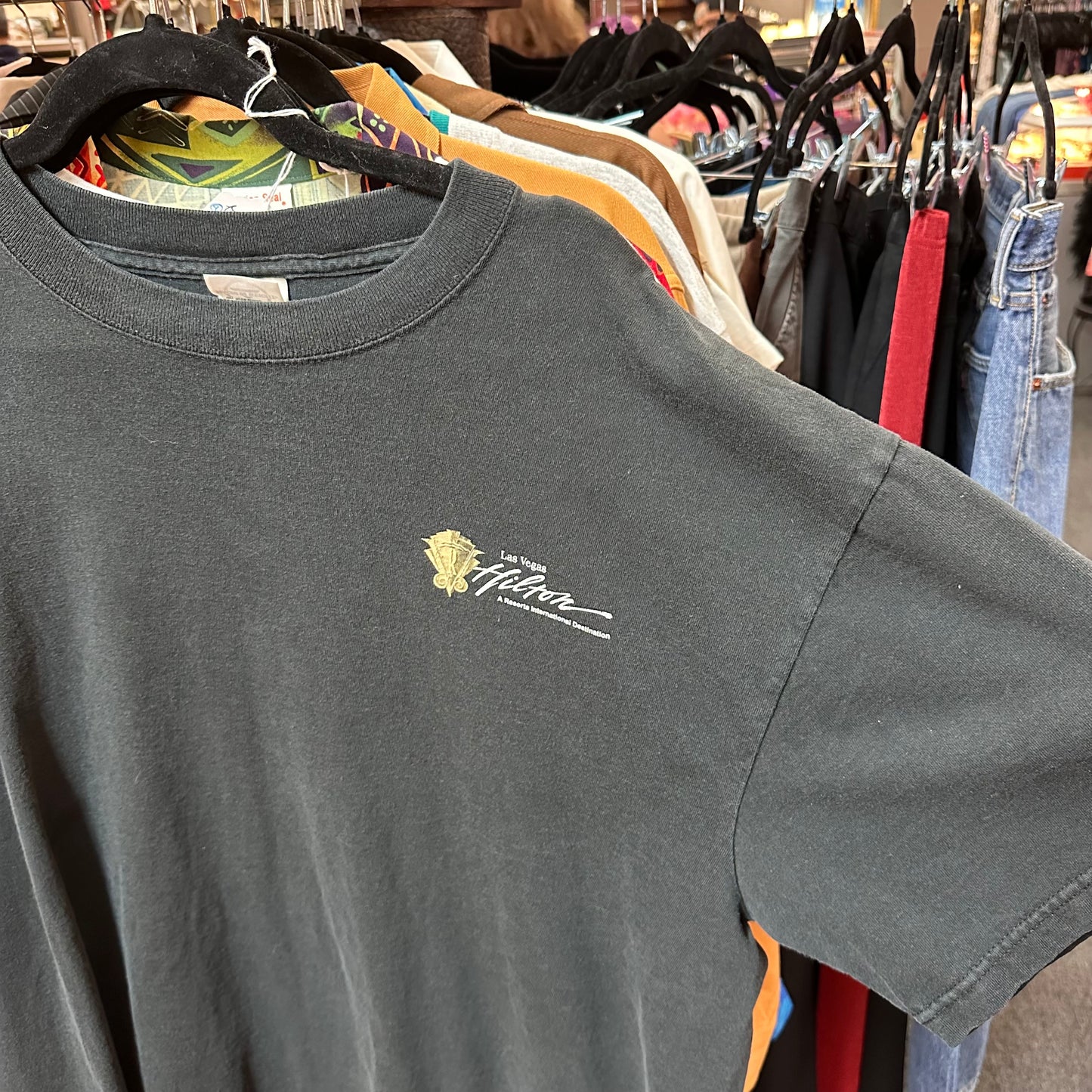 hilton vintage tee shirt 🎰