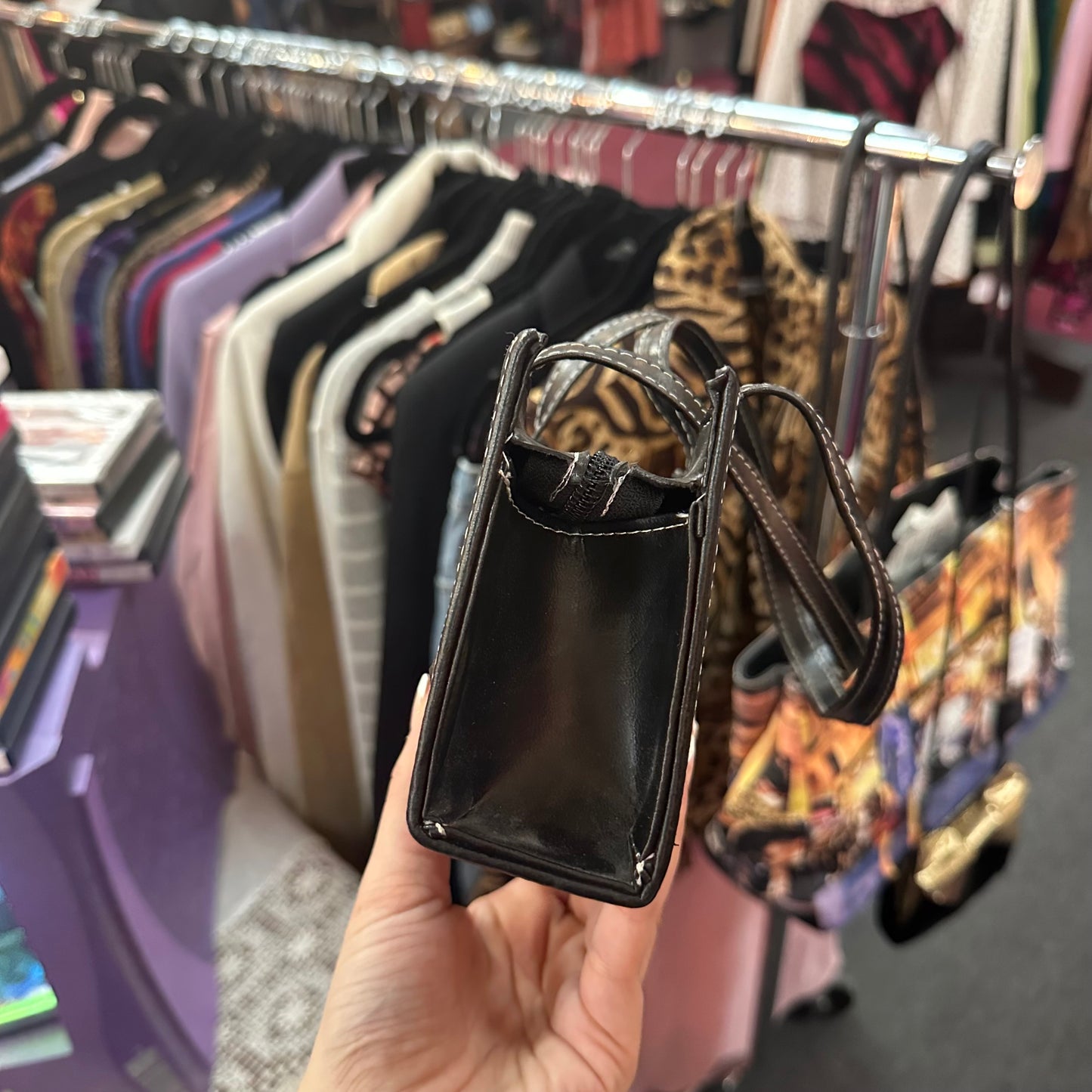 little black purse 🖤