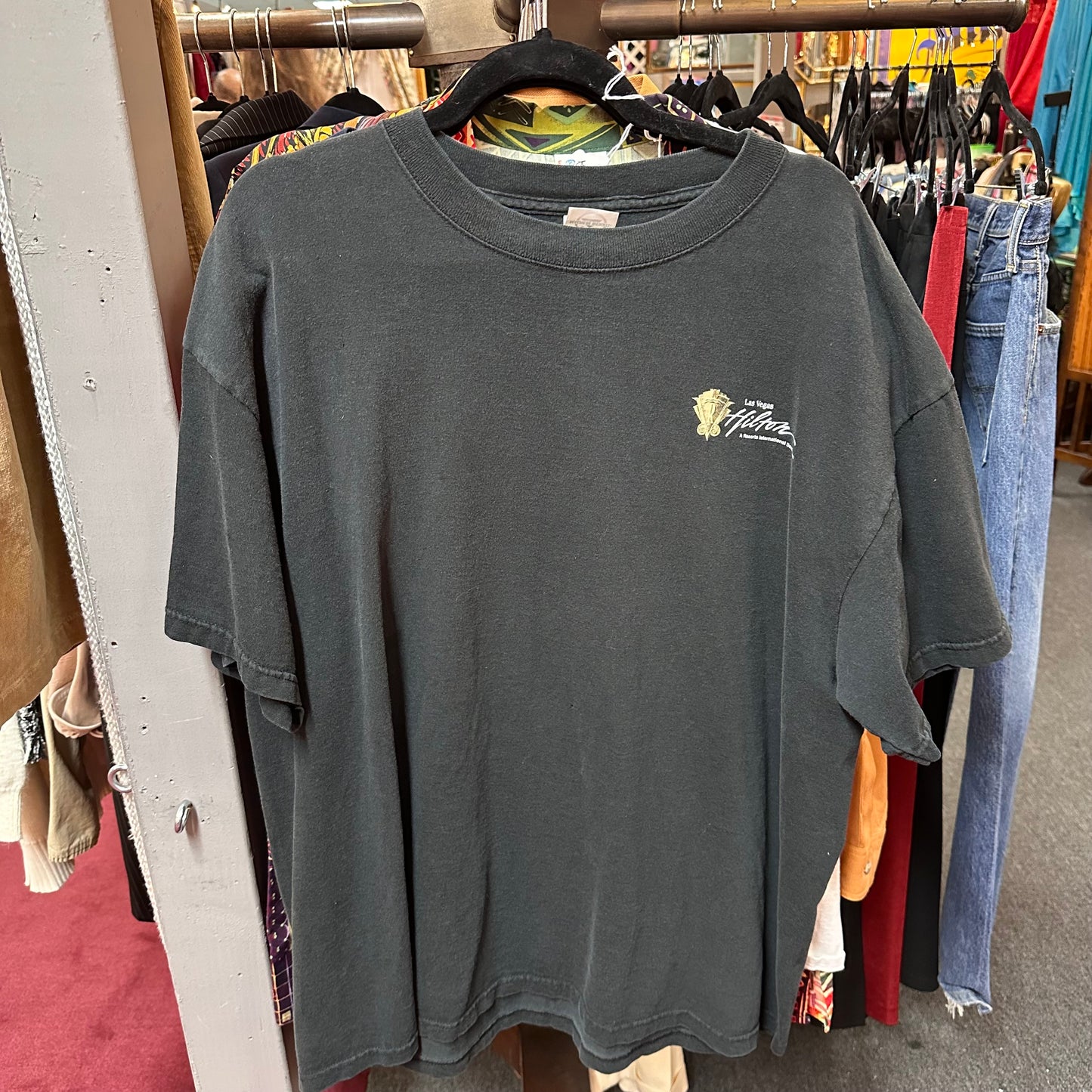 hilton vintage tee shirt 🎰